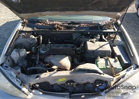 2005 Toyota Camry Le z USA, uszkodzony, nr VIN 4T1BE32KX5U519952